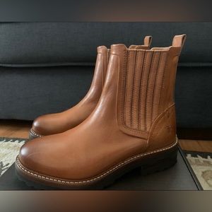 Frye Ella Chelsea Motto Boot